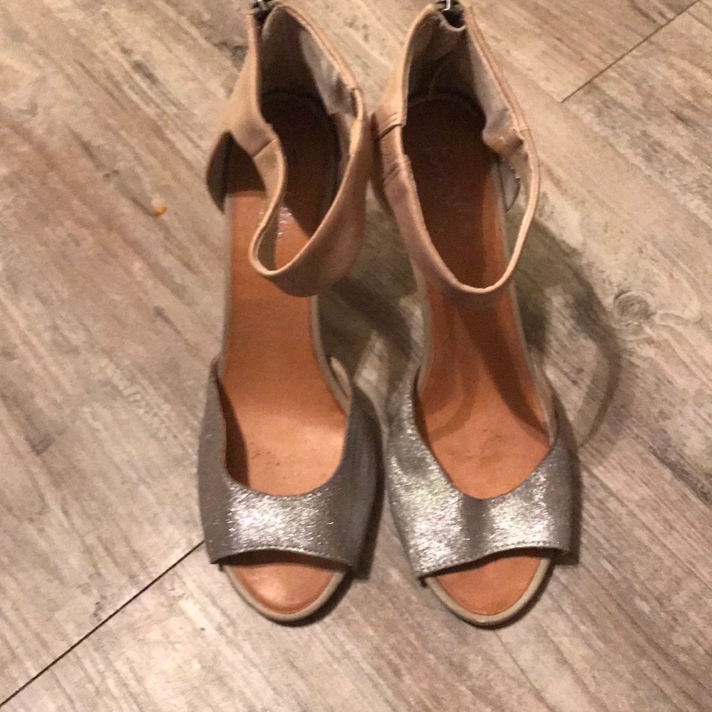 Seychelles pumps, silver and beige, size 10